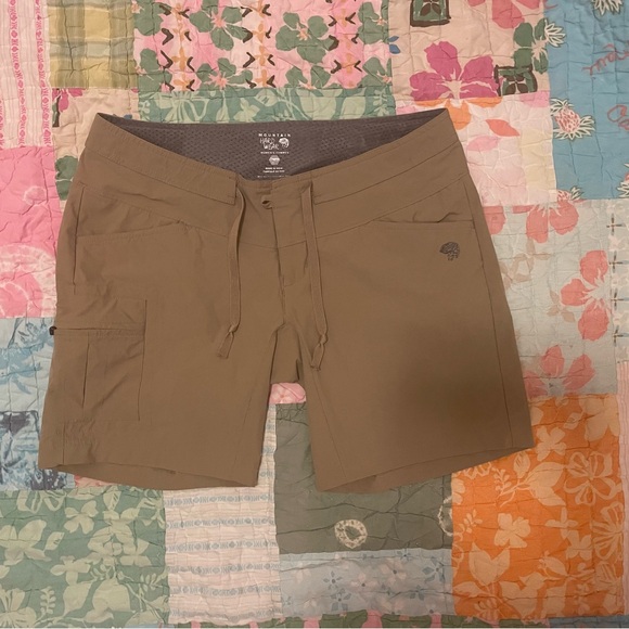 Mountain Hardwear Pants - COPY - Super cute and sporty Mountain Hardwear tan athletic drawstring cargo sh…